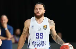38 rencontres de saison régulière d’EuroLeague, ce n'est pas trop pour Mike James.