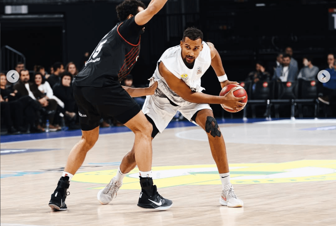 Petr Cornelie signe un nouveau double-double et s’impose en Turquie
