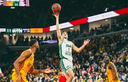 Timothé Vergiat monte au panier lors de la victoire de Blois à Orléans ce dimanche 11 janvier