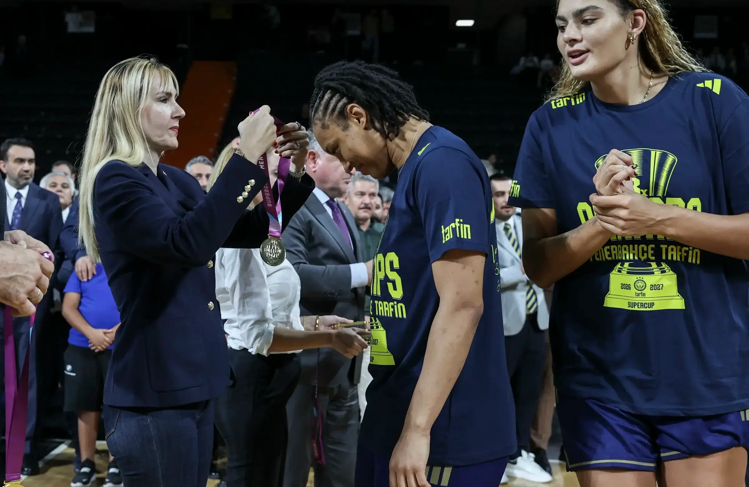 Malgré la grosse perf' de Carla Leite, les trois Françaises du Fenerbahçe remportent leur premier trophée de la saison