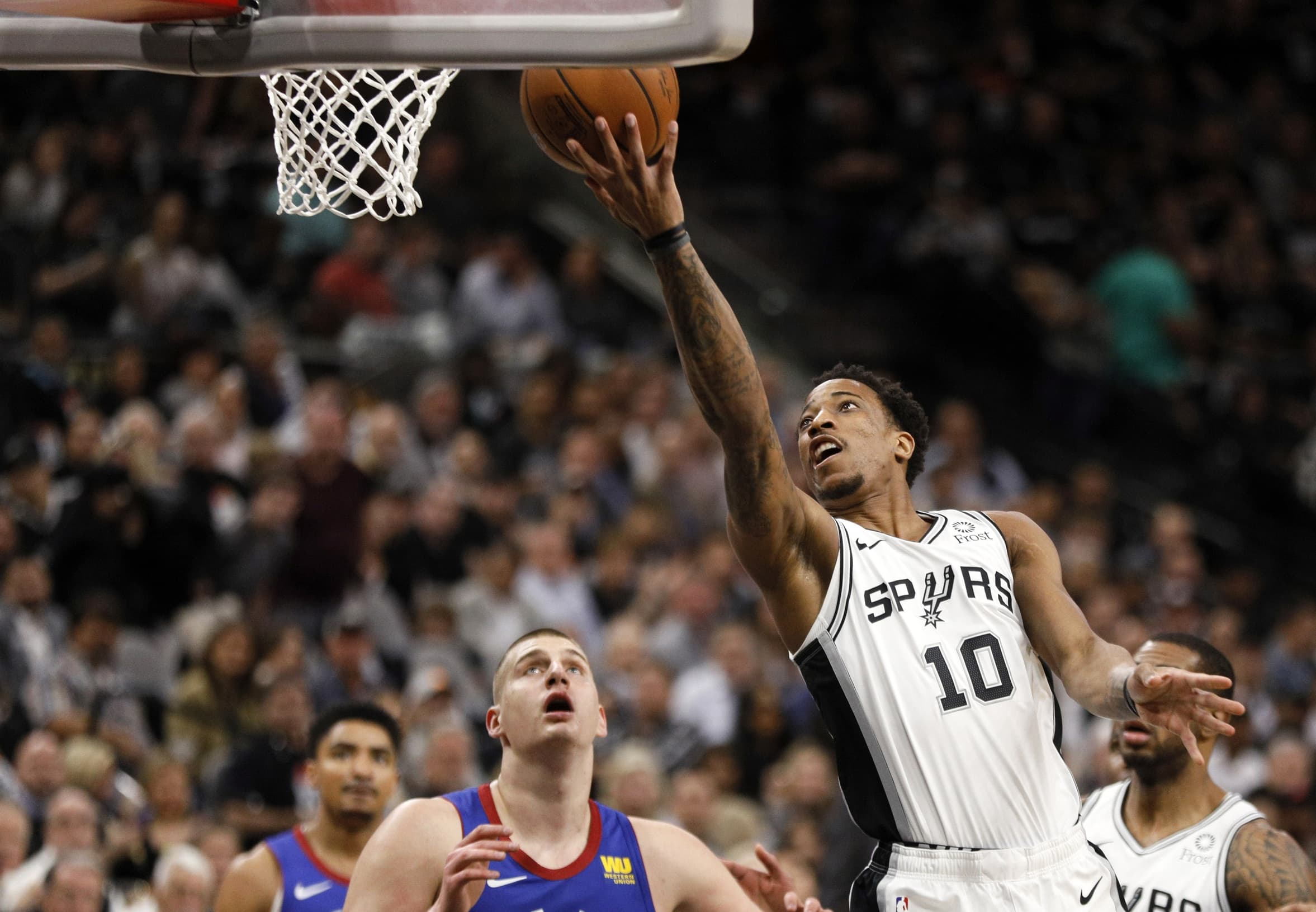 DeMar DeRozan rejoint les Denver Nuggets après son départ de Sacramento