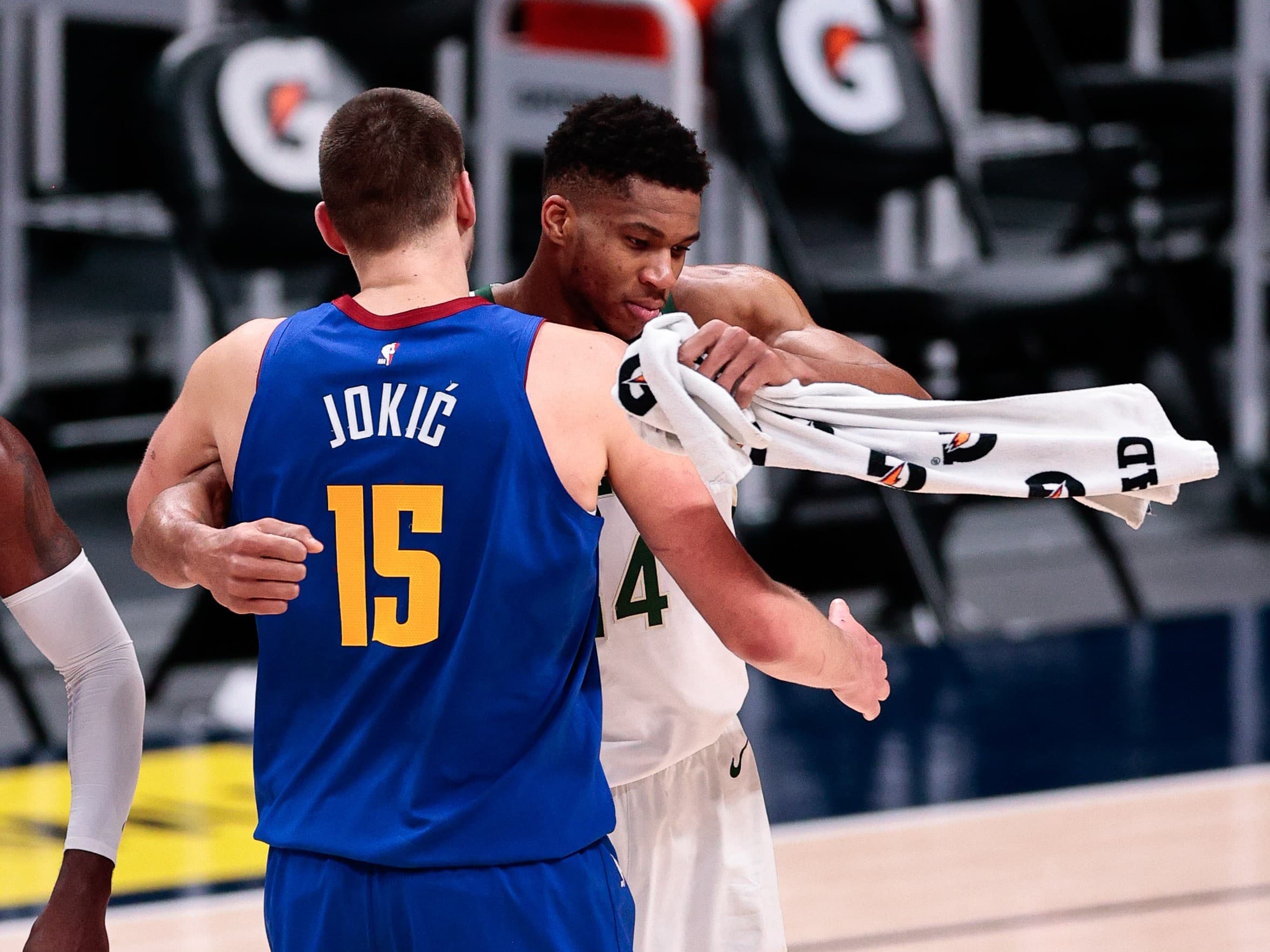 Giannis Antetokounmpo ou Nikola Jokić aux Lakers ? Ice Cube a tranché