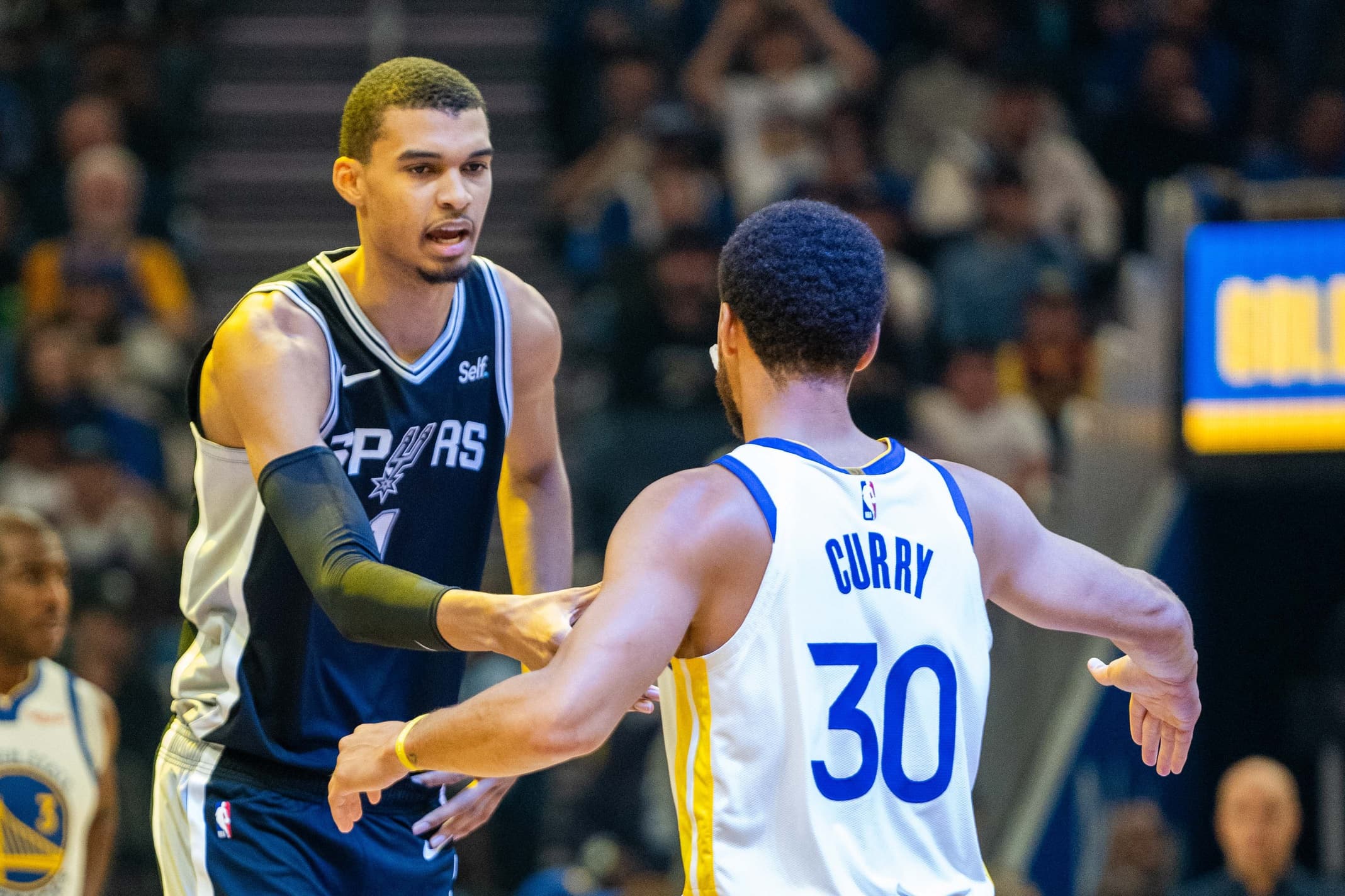 Victor Wembanyama comparé à… Stephen Curry et Luka Doncic par ses pairs !