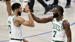 Une intervention publique de Jayson Tatum a été interprétée comme une pique adressée à son ex-coéquipier Jaylen Brown samedi.