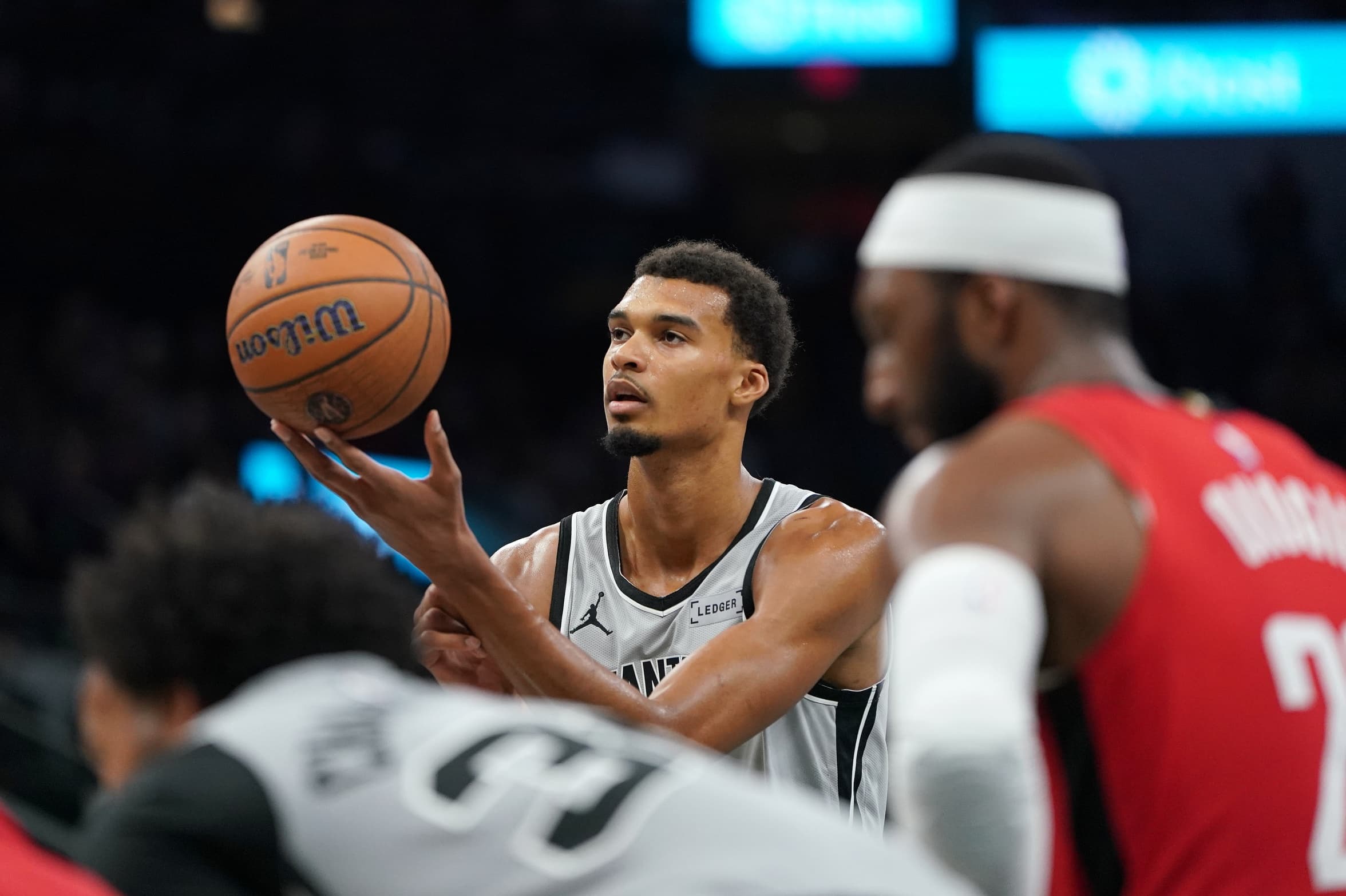 Victor Wembanyama veut progresser auprès de son idole Kevin Durant : « J’ai des centaines de questions à lui poser »