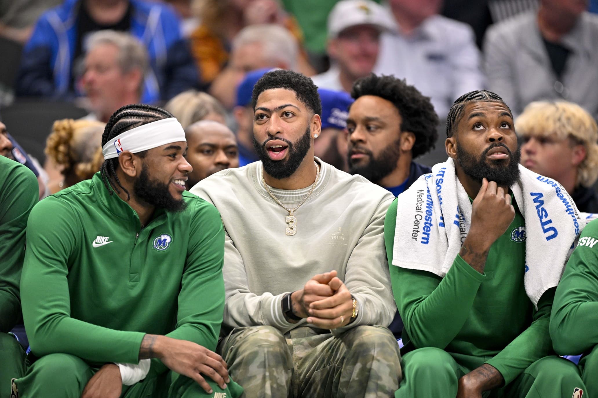 Anthony Davis écarté des terrains par le propriétaire des Mavericks