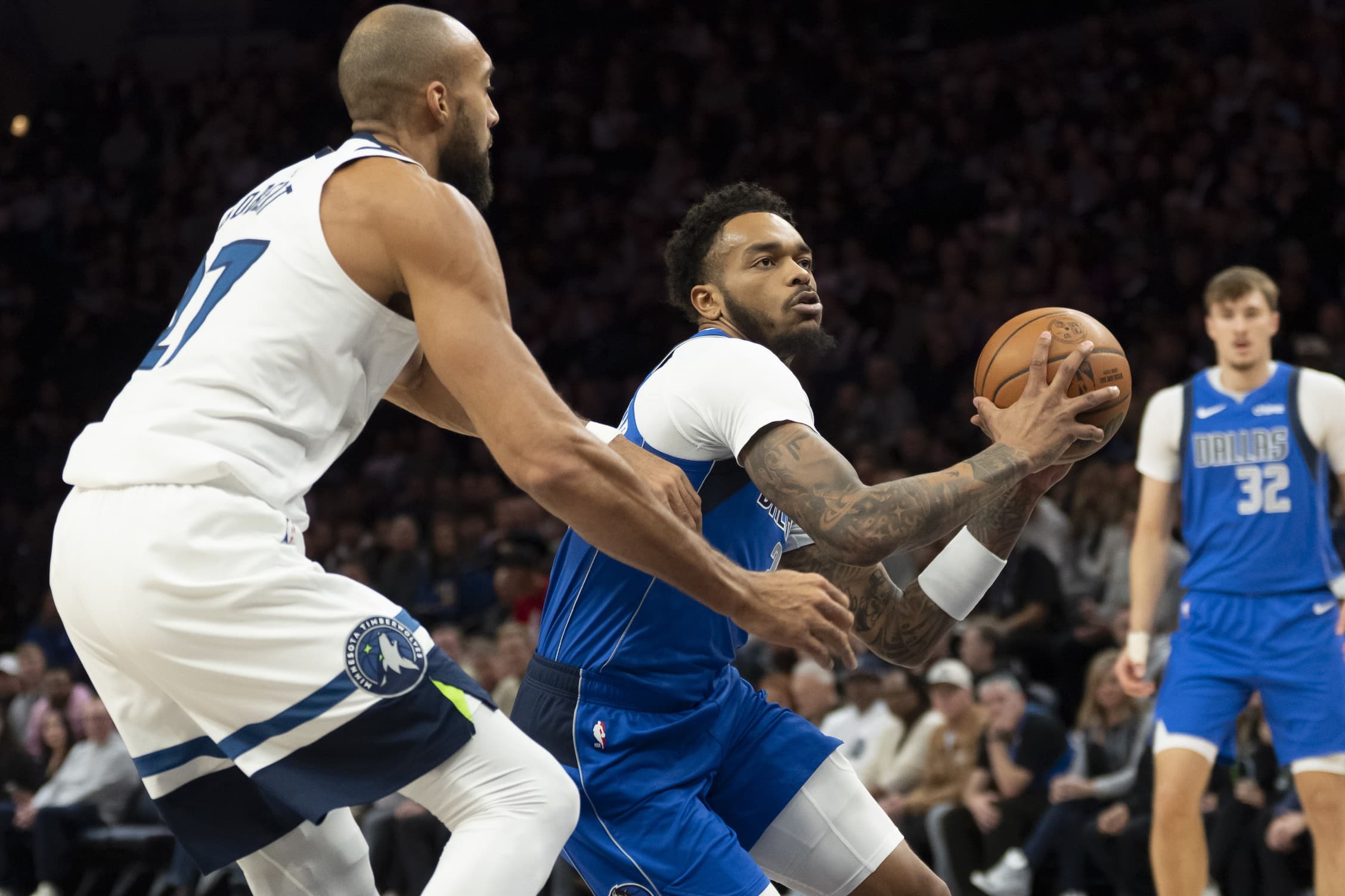 Rudy Gobert domine des Mavericks décimés et mène Minnesota à une large victoire