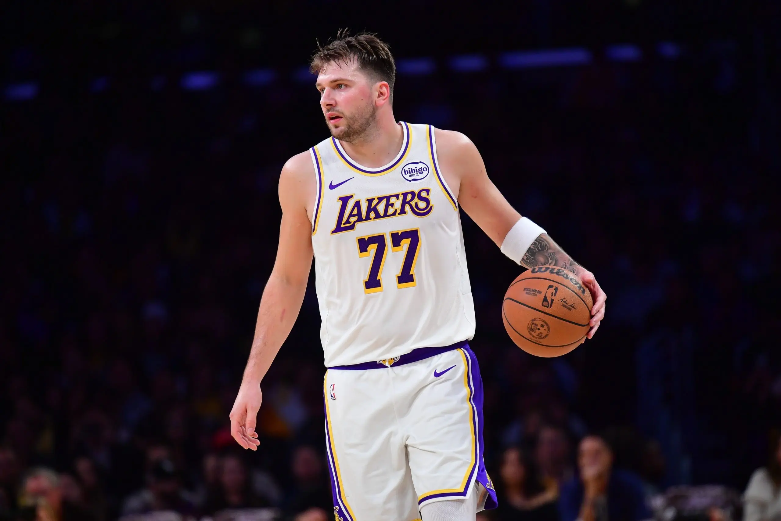 Le duo Doncic–Reaves continue d’affoler la NBA alors que les Lakers signent une nouvelle victoire impressionnante sans LeBron