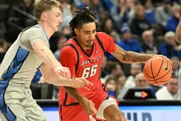 Noah Bolanga avec les Utah Tech Trailblazers