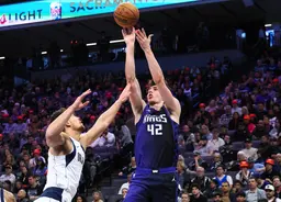 Maxime Raynaud a marqué 19 points dans une victoire des Kings