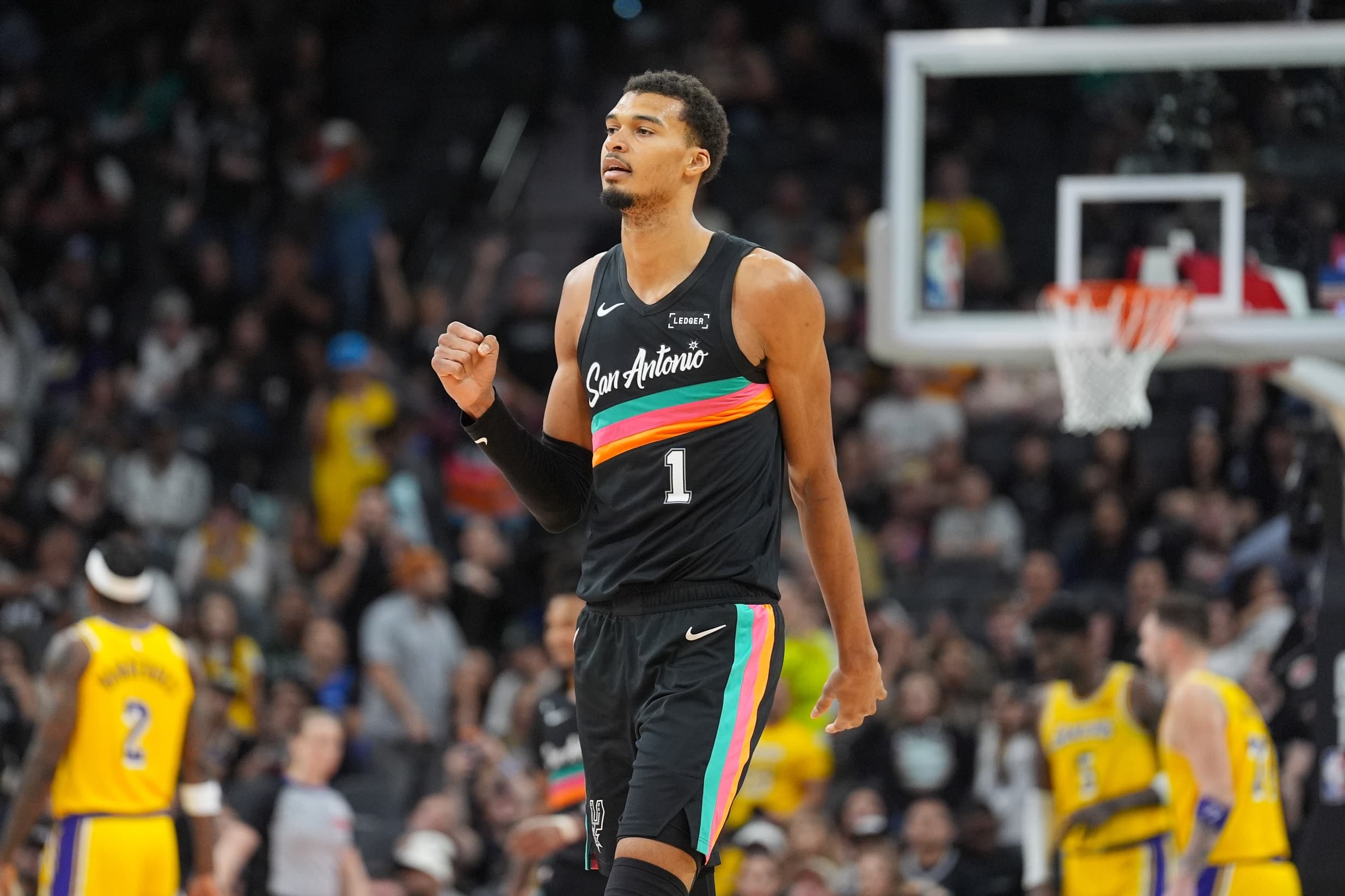 Victor Wembanyama et les Spurs dominent les Lakers malgré le triple-double de Luka Doncic