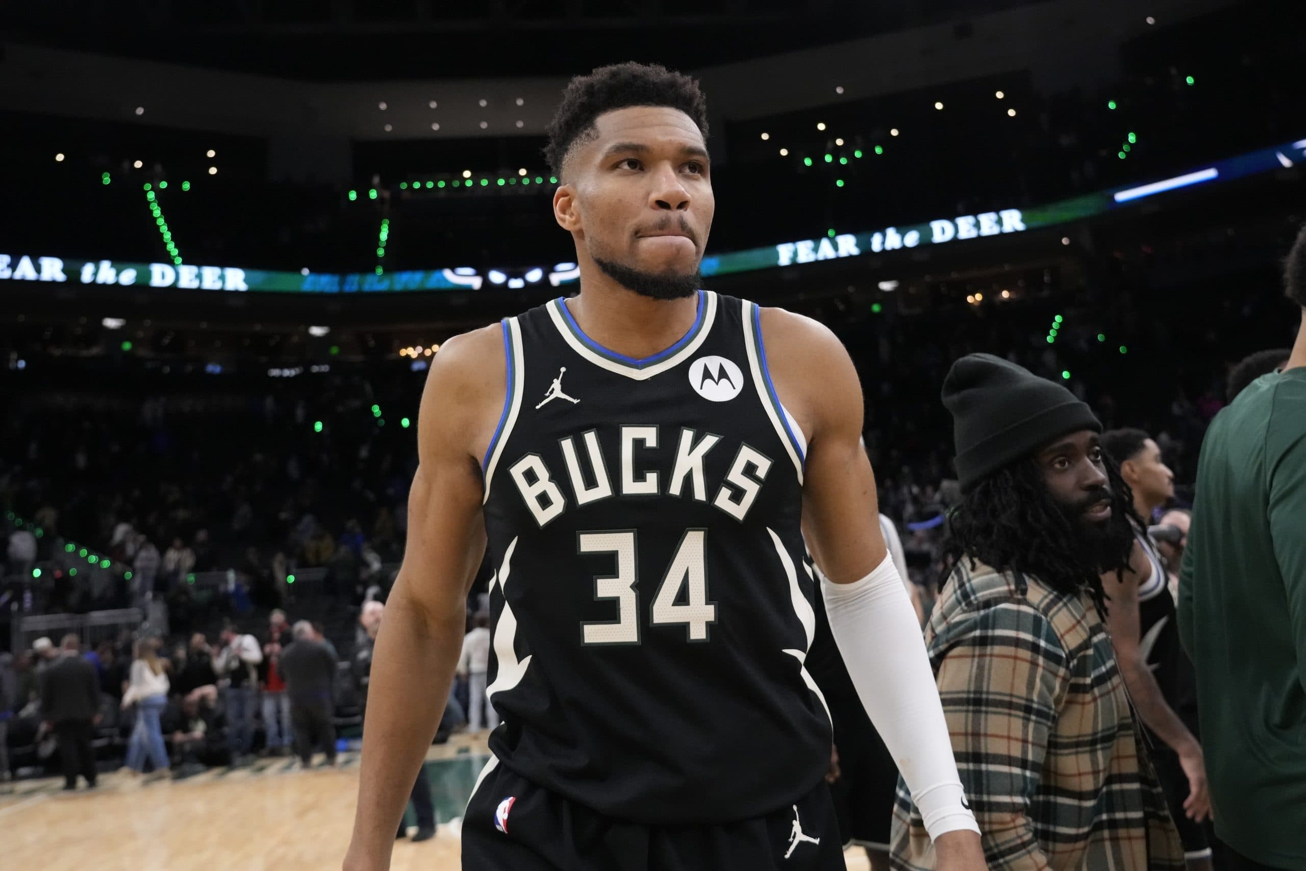 Giannis Antetokounmpo sur le marché : les Bucks face à un dilemme historique