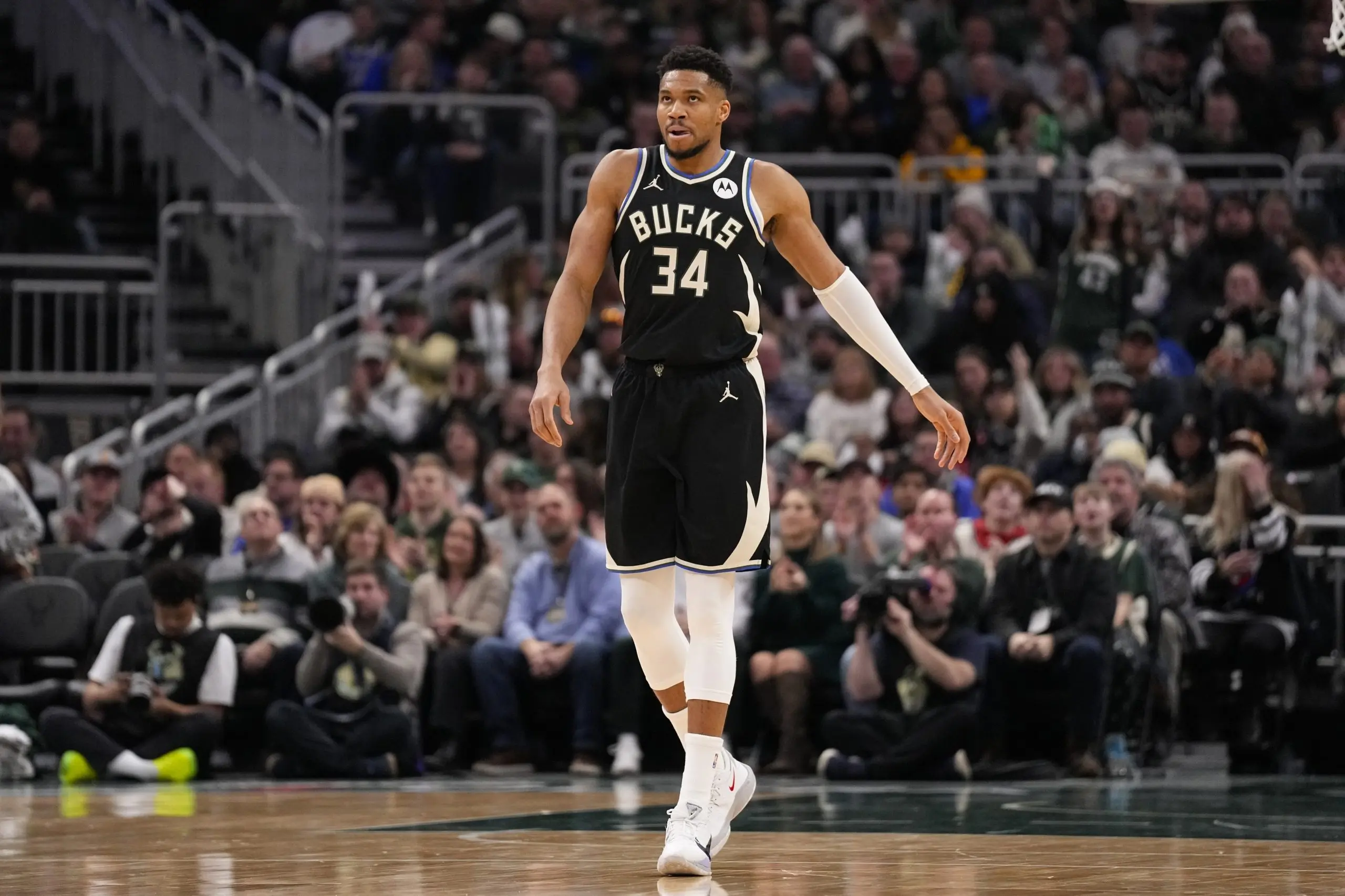 NBA Trade Deadline : les Bucks négocient un transfert de Giannis Antetokounmpo