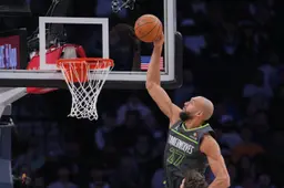 Rudy Gobert au dunk contre les Golden State Warriors