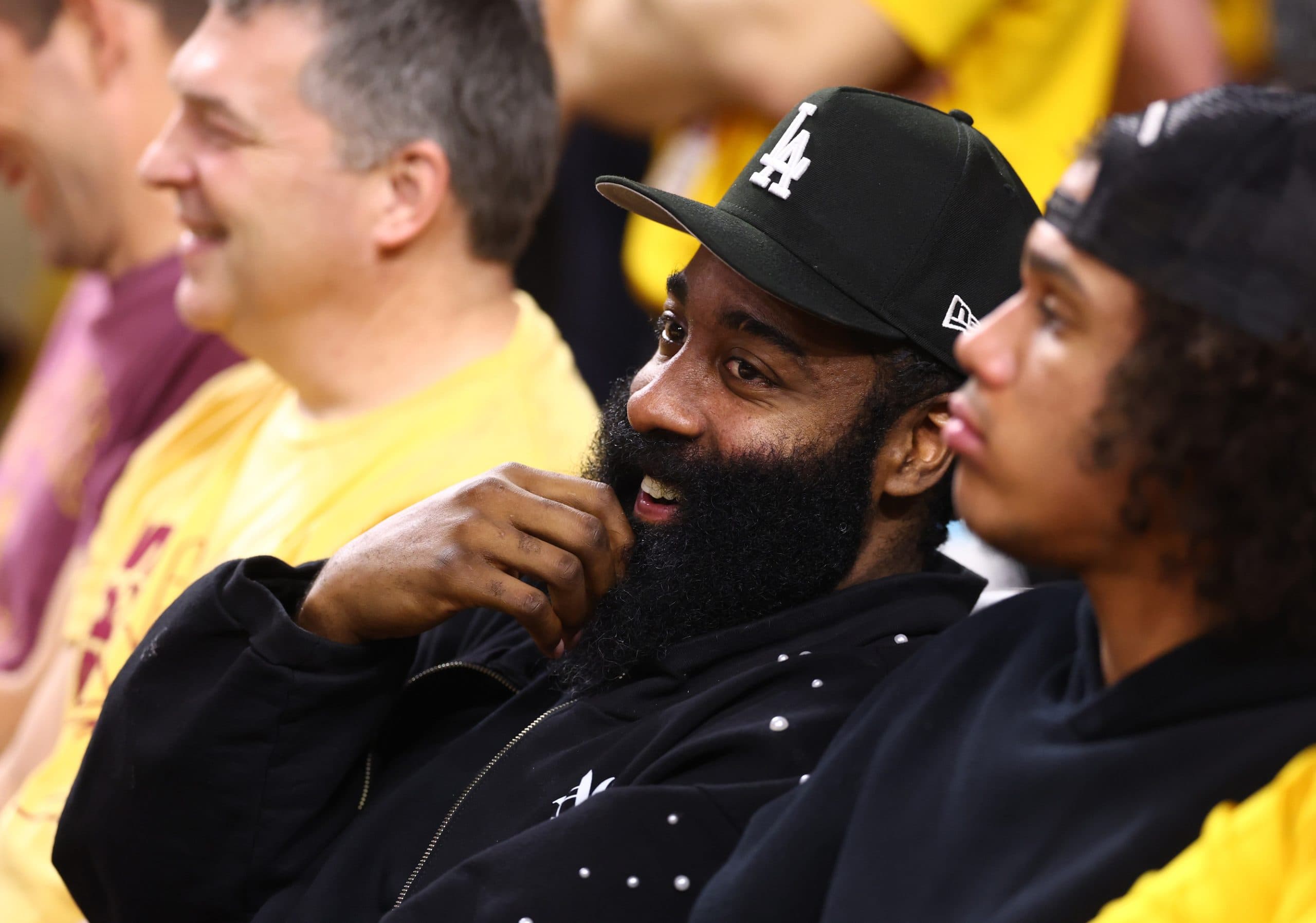 « C’est un choix d’entreprise » : First Team revient sur le transfert de James Harden