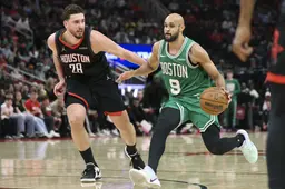 Boston a infligé un run dévastateur de 18-3 pour creuser l'écart à 67-48.