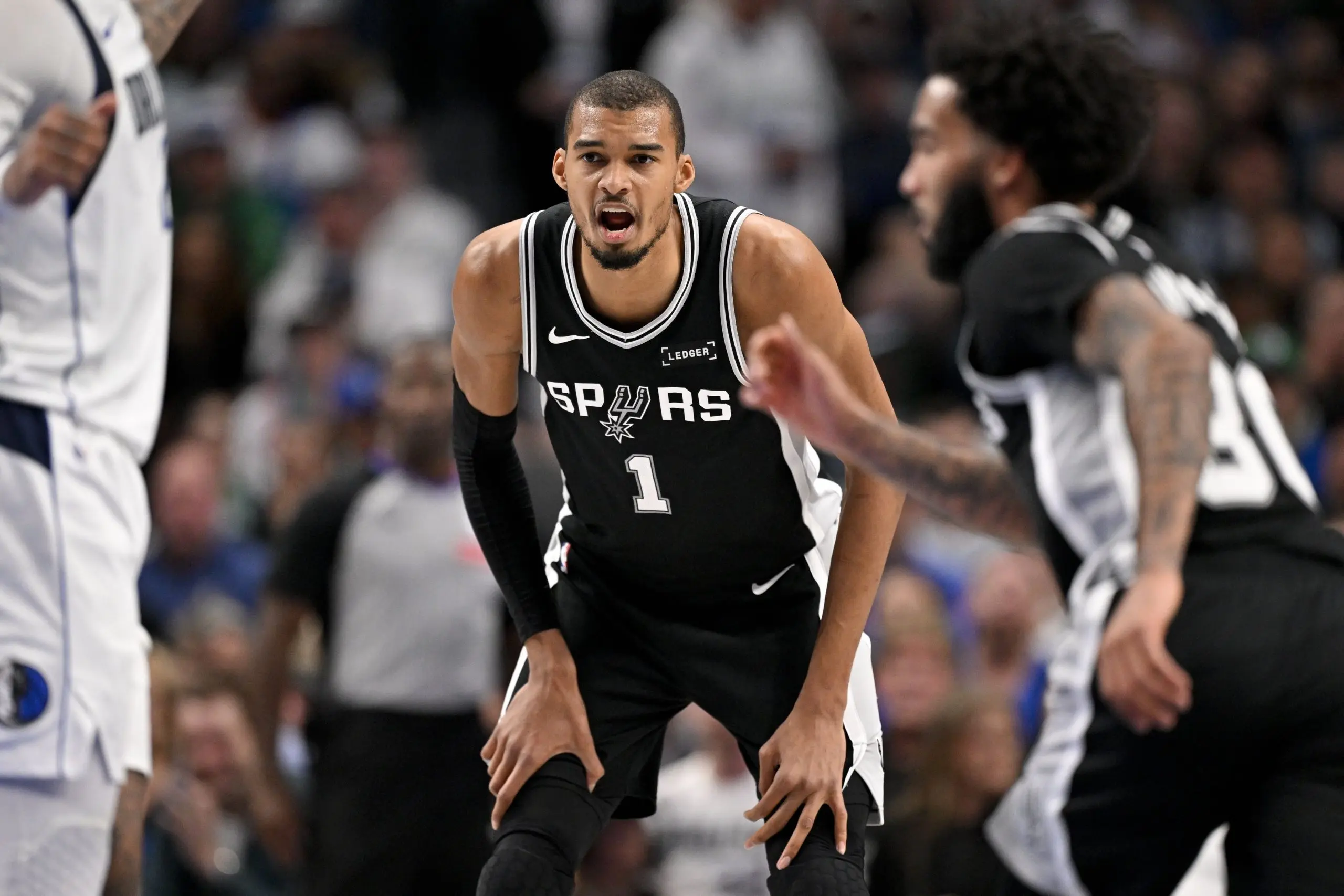 Wembanyama mène les Spurs vers la victoire face aux Mavericks avec 29 points