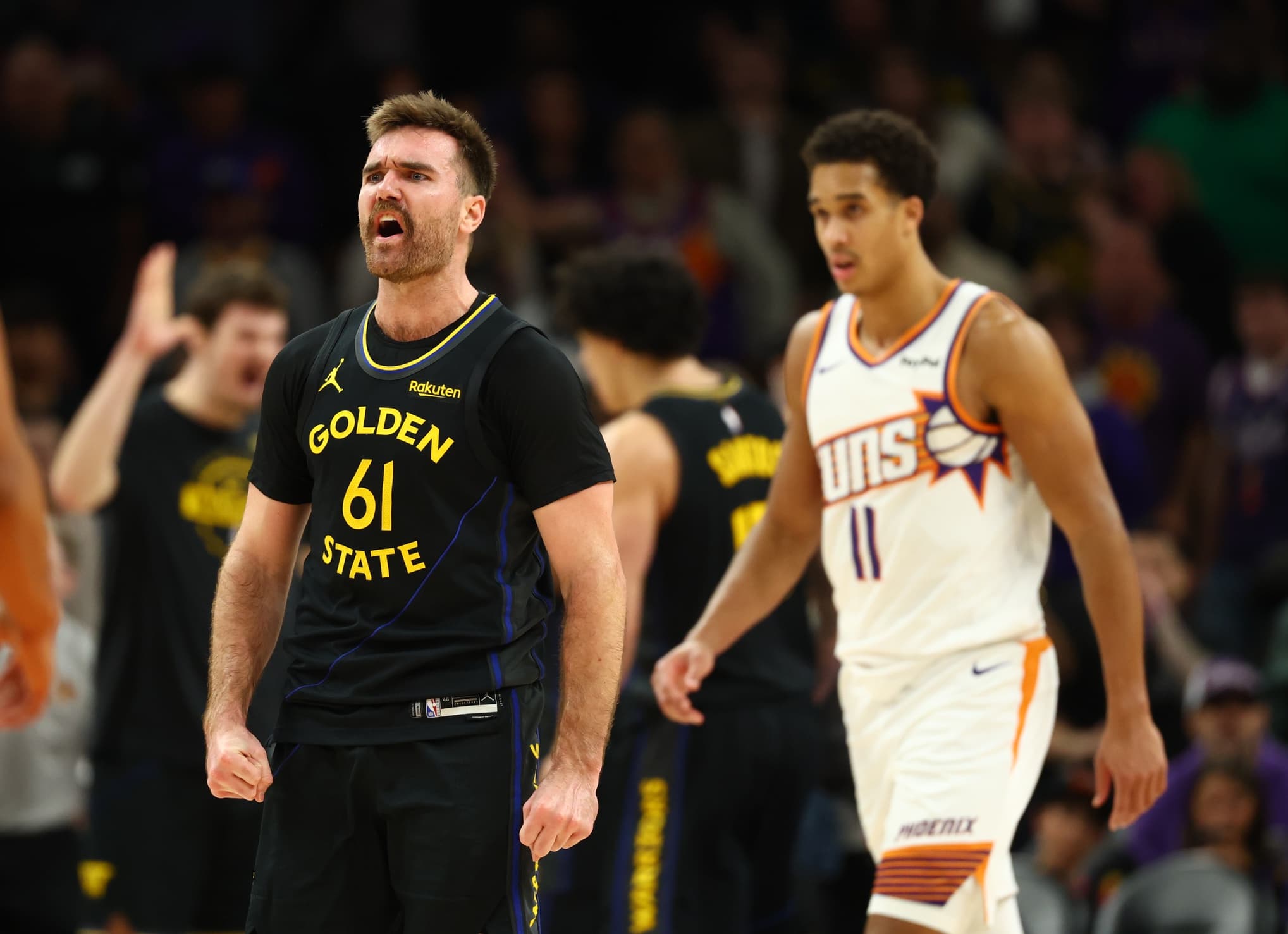 Les Golden State Warriors remontent 14 points de retard pour battre les Suns 101-97