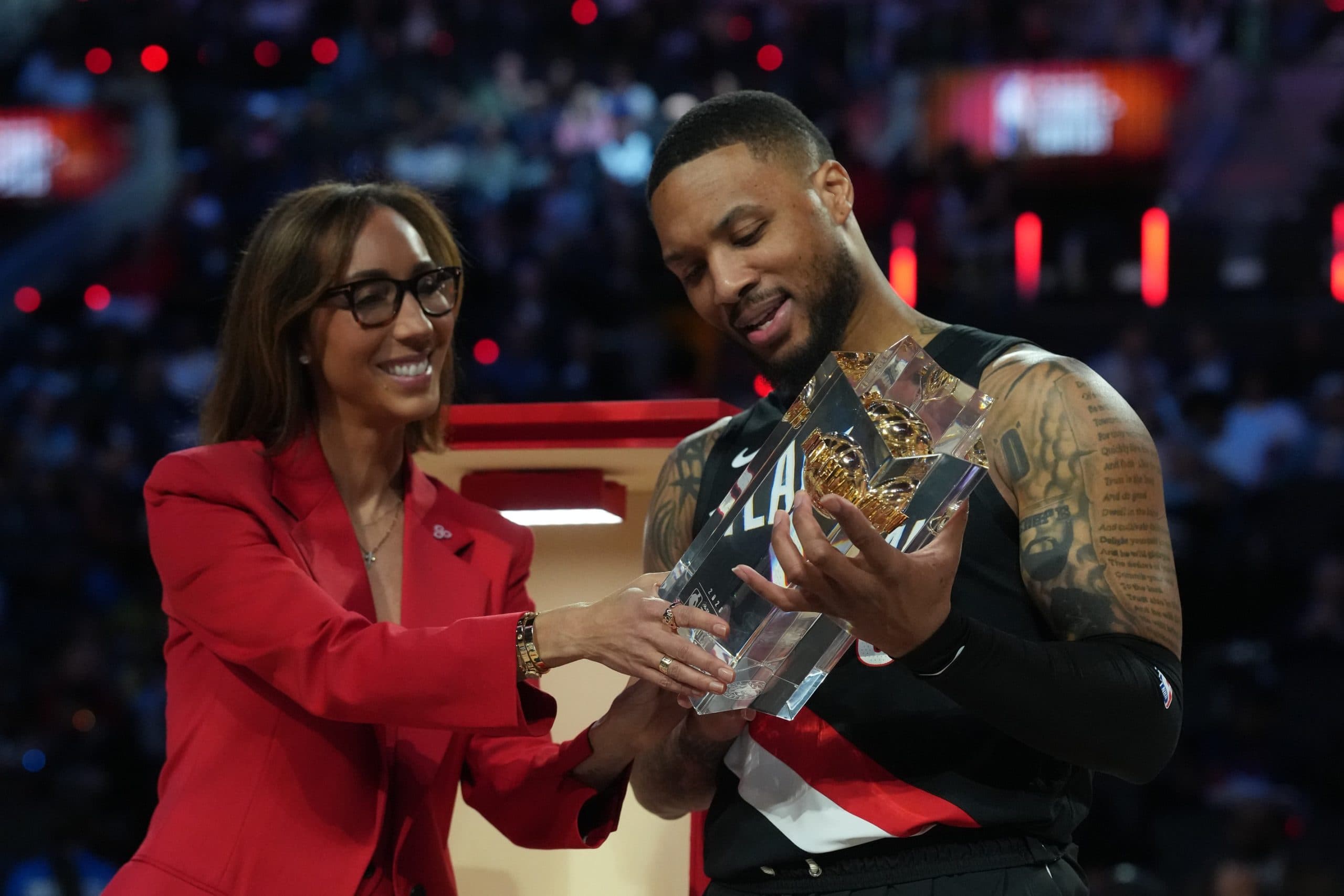 Triplé historique pour Damian Lillard à 3-points, encore un trophée pour les New York Knicks, un inconnu au sommet des dunks : le résumé des concours du NBA All-Star Weekend 2026