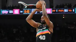 Un coéquipier de Victor Wembanyama aux San Antonio Spurs a investi 25 M$ dans une banque établie dans son Iowa natal.