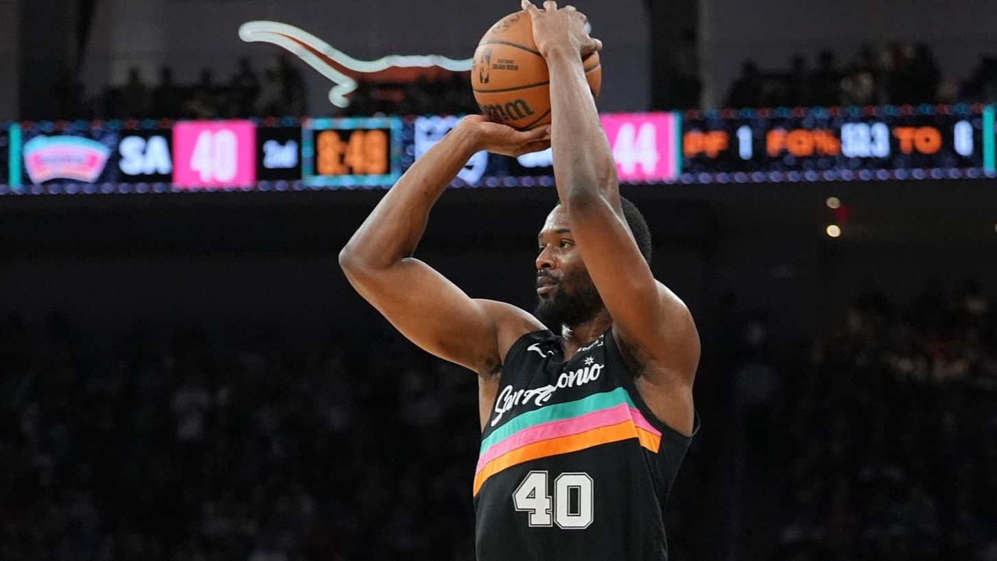 Un champion NBA claque 25 millions de dollars pour s’offrir… une banque !