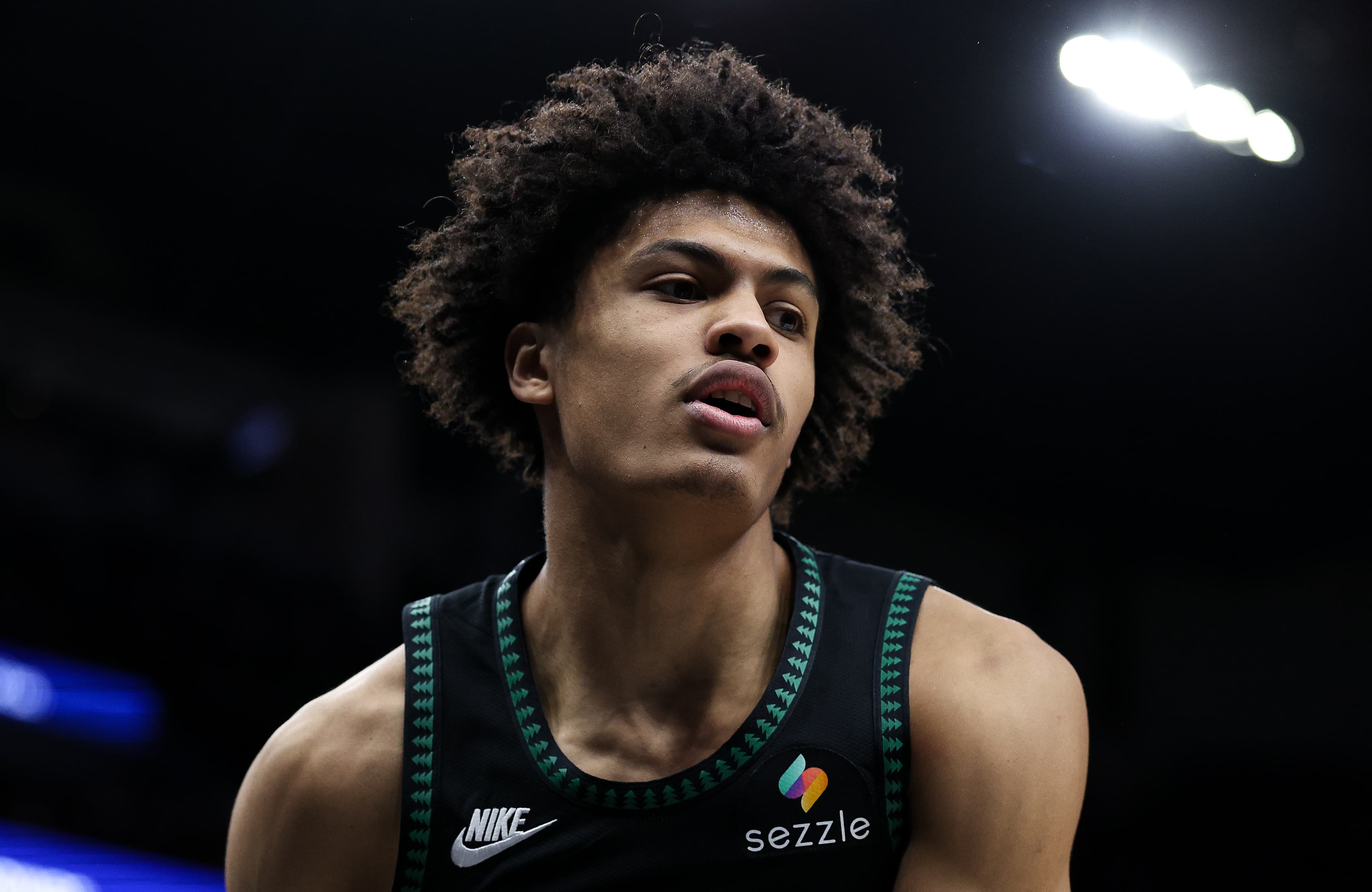 « Il faudrait qu'il soit bon 2 matchs sur 3 » : Joan Beringer sera le pivot remplaçant de Rudy Gobert cette saison
