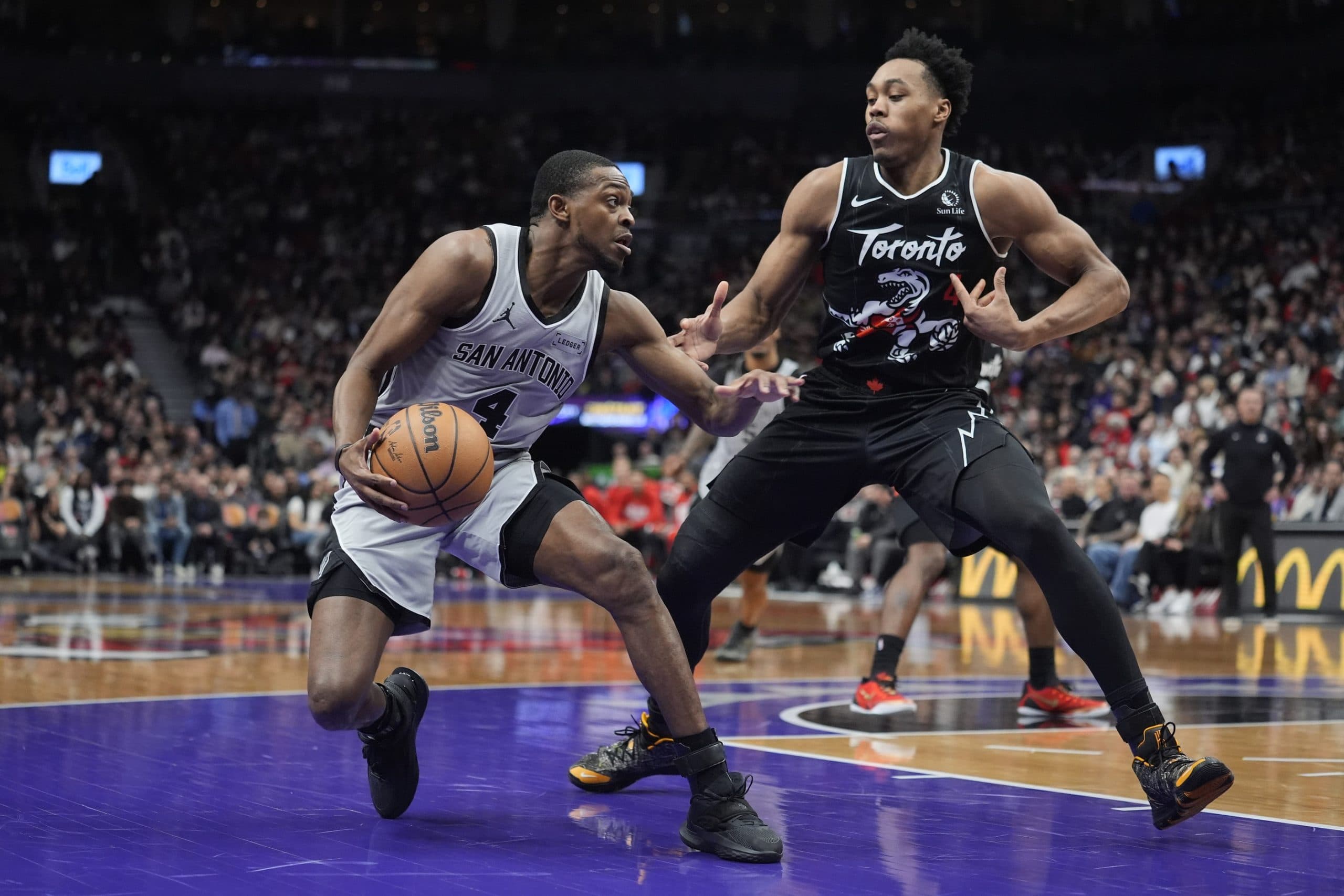 Les Spurs enchaînent 10 victoires consécutives après leur comeback à Toronto