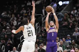 Devin Booker a mené l'attaque des Suns avec 27 points, bien épaulé par Jalen Green (25 points) et Royce O'Neale (21 points).