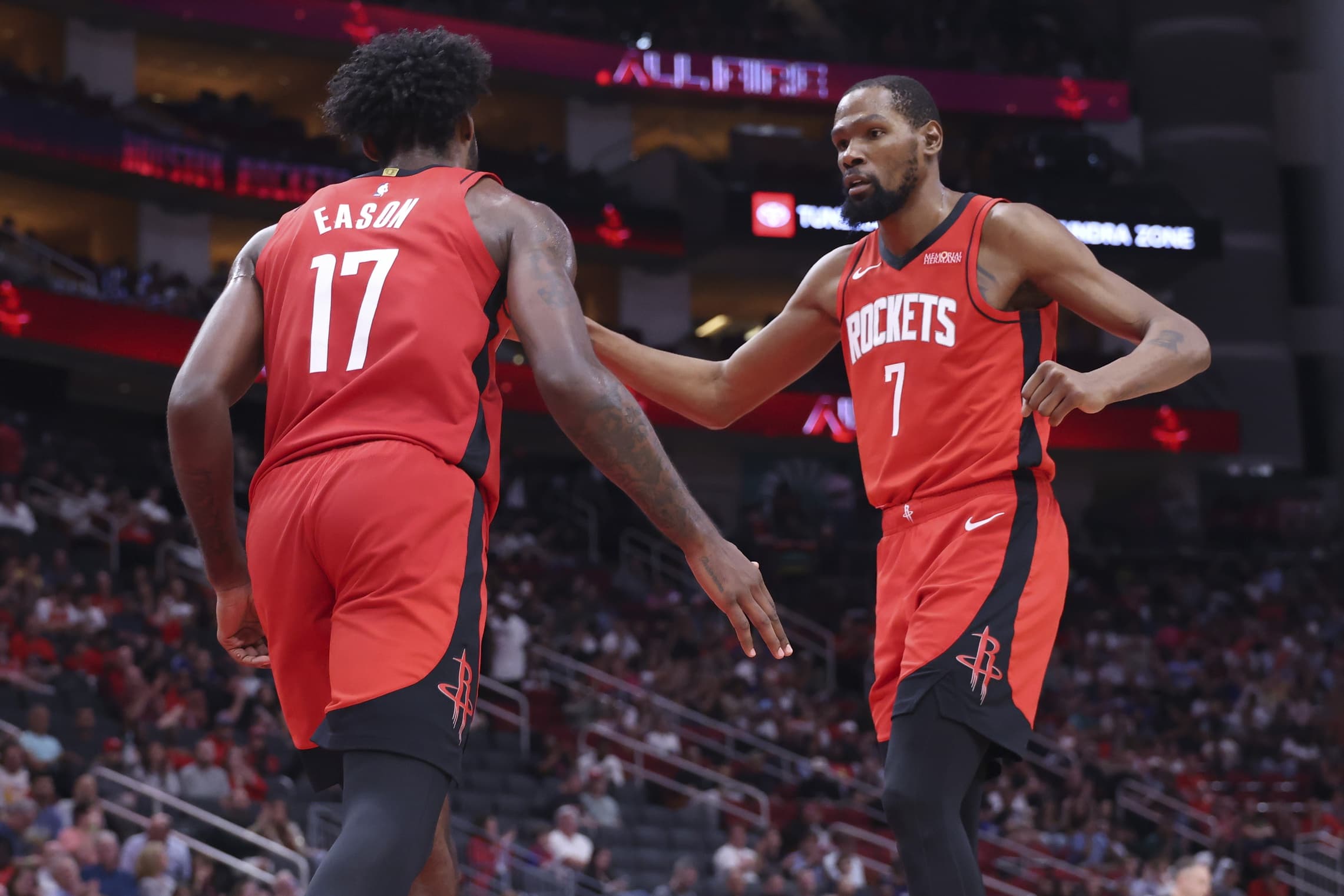 Kevin Durant mène les Rockets vers une victoire autoritaire contre Toronto