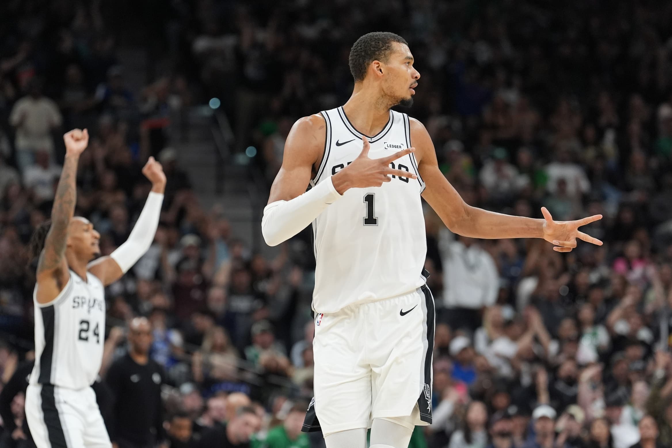 Un coup au nez n’empêche pas Victor Wembanyama d’écoeurer les Celtics à 3-points