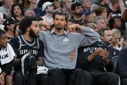 Victor Wembanyama en civil lors de San Antonio - Denver