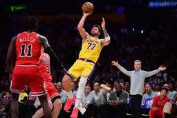 Son précédent record avec les Lakers était de 49 points le 24 octobre dernier contre Minnesota.