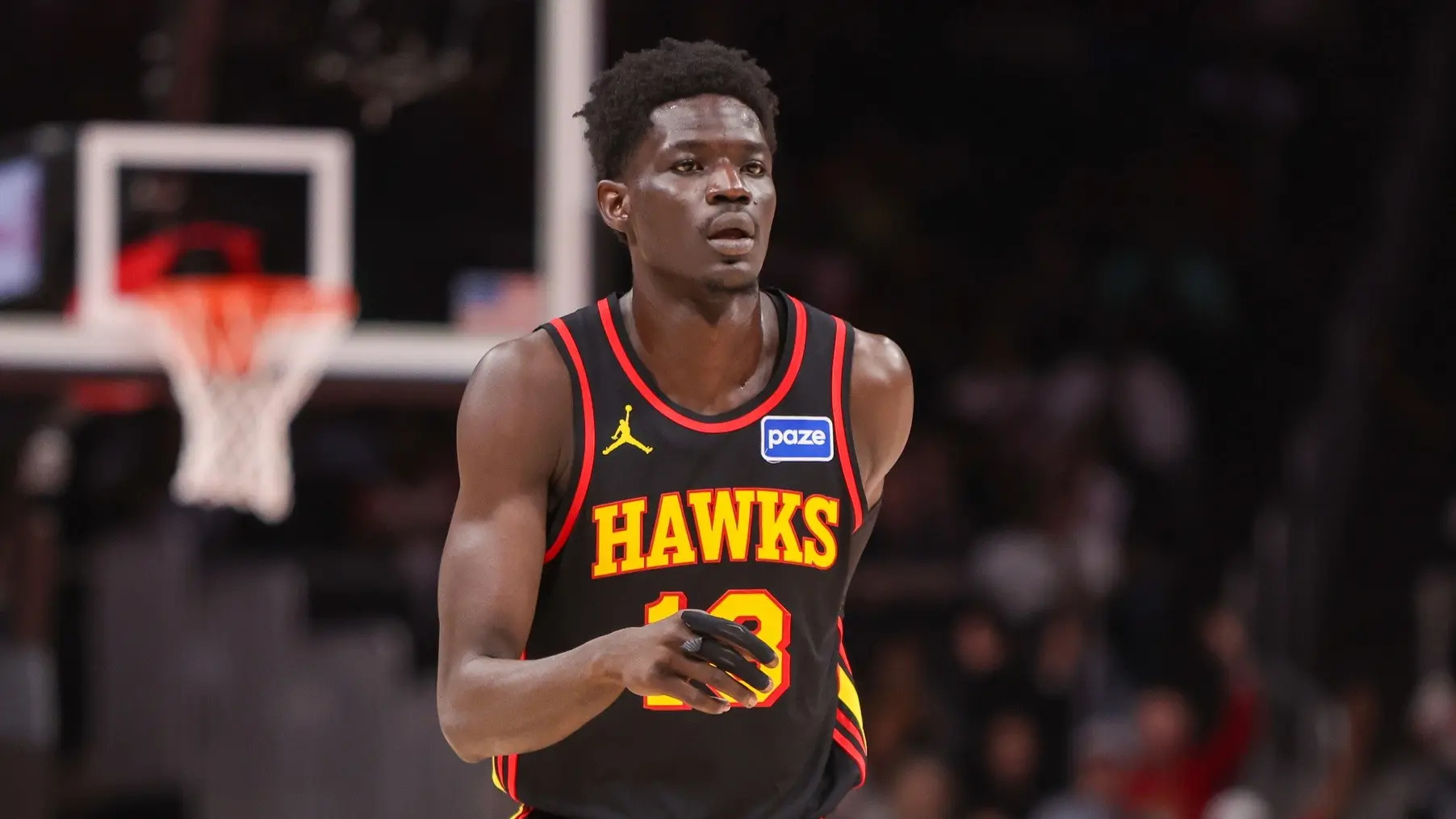 Coup dur pour les Hawks : Mouhamed Gueye absent au moins trois mois