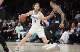 Kelly Olynyk avec les San Antonio Spurs, face au Miami Heat