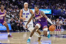 L'ailier des Suns a marqué 9 points et capté 5 rebonds en 22 minutes, mais a été handicapé par les fautes, récoltant notamment une technique dès la 89e seconde de jeu.