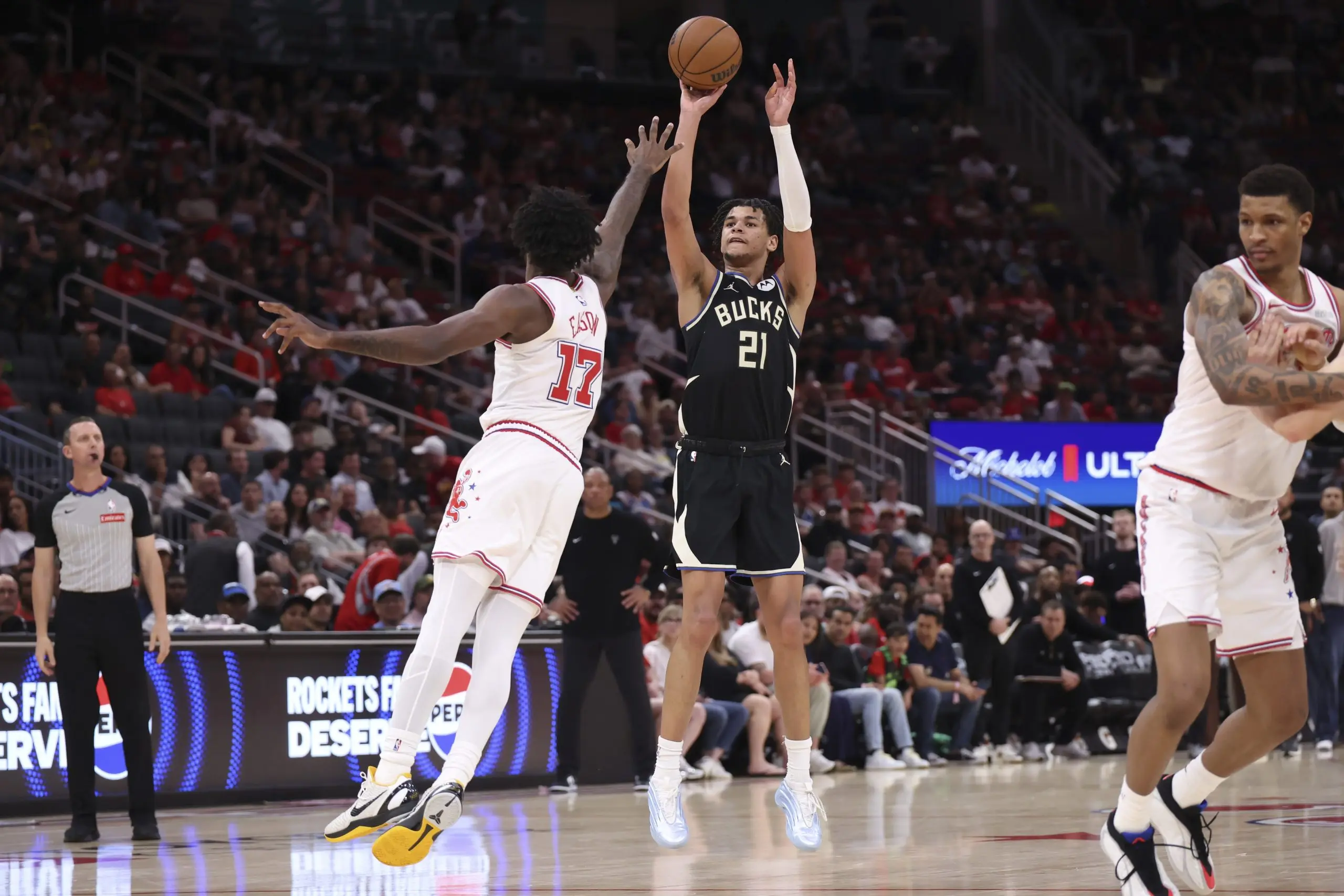 « On m’a appelé dans l’avion pour Toronto » : Ousmane Dieng revient sur son transfert « chaud » de Oklahoma City à Milwaukee