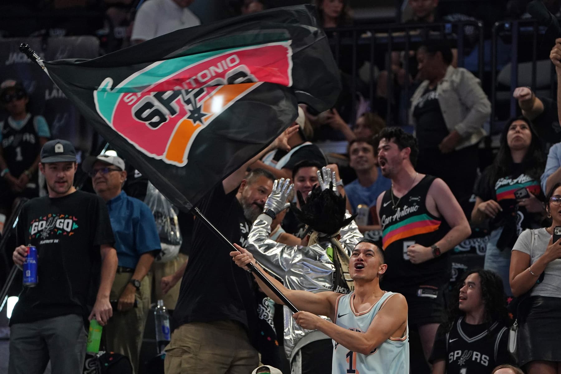 Les fans des Spurs bluffés par l’accueil d’OKC lors du Game 7