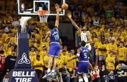 Joan Beringer au contre à Ames, dans l'Iowa, lors du match de présaison NBA entre Indiana et Minnesota