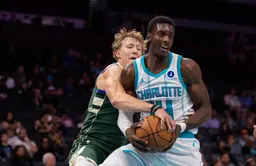 Moussa Diabaté contre les Milwaukee Bucks ce dimanche 11 octobre