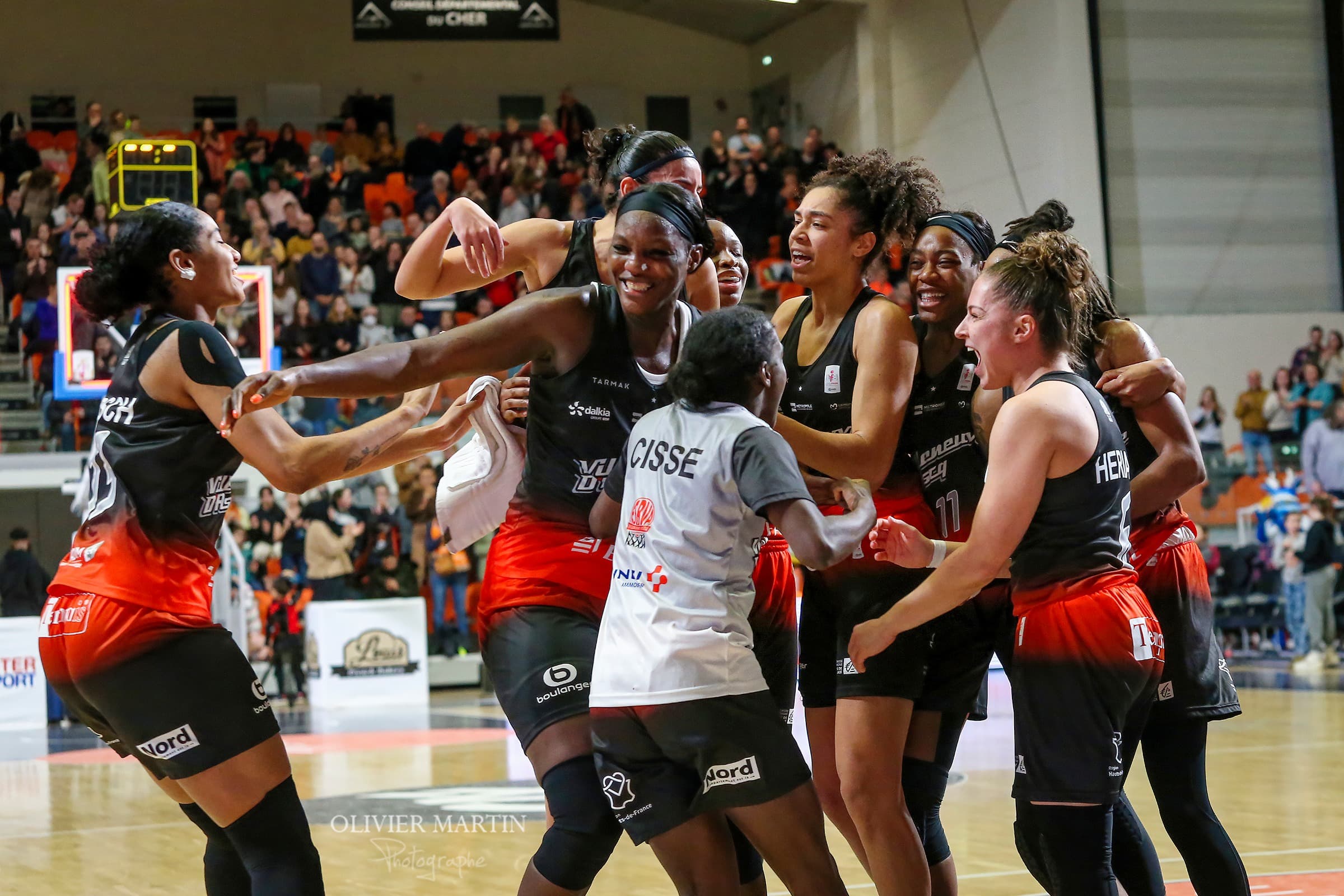 Villeneuve-d’Ascq réalise l’exploit à Bourges, l’ASVEL seule en tête, le joli coup d’Angers
