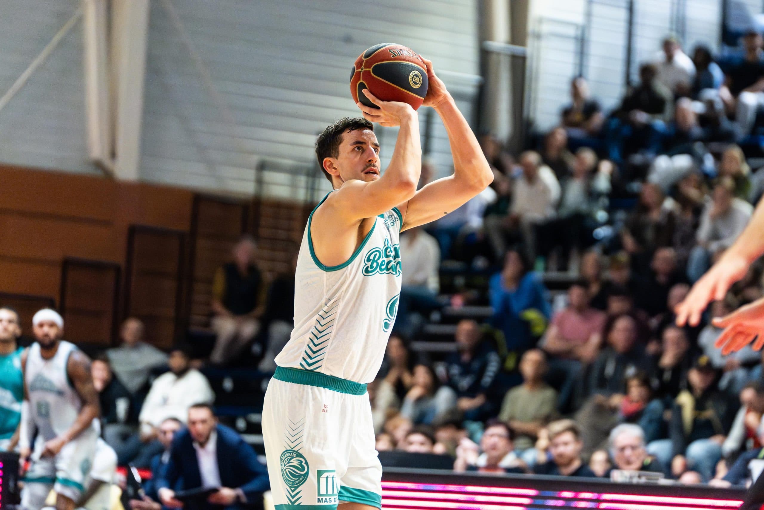 Bastien Pinault et l’Élan Béarnais réalisent le coup parfait à Orléans