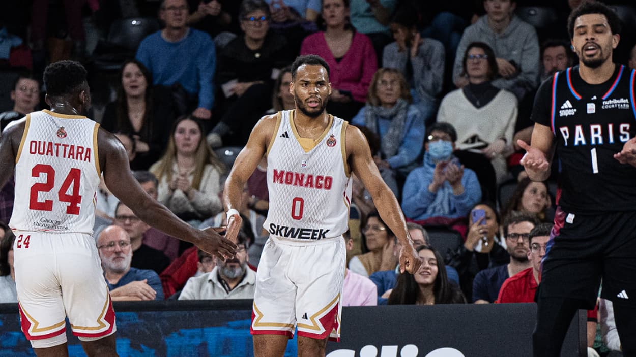 Elie Okobo (Monaco) avec son coéquipier Yakuba Ouattara Elie Okobo (Monaco) avec son coéquipier Yakuba Ouattara