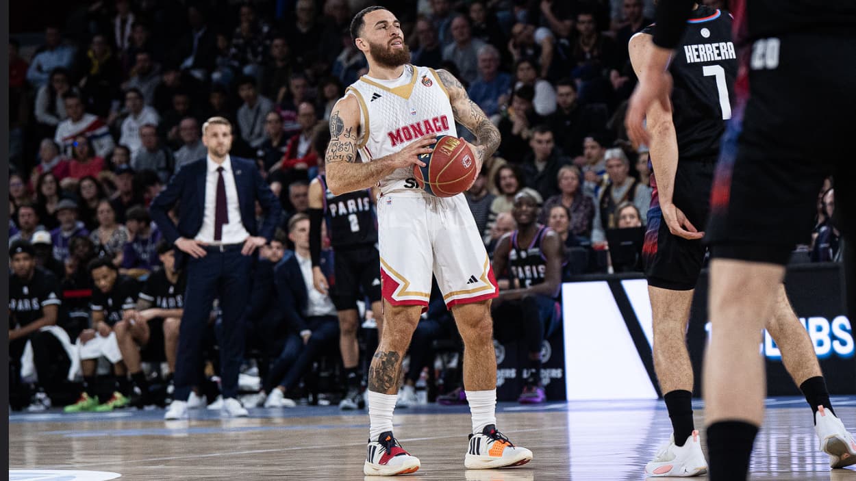 Mike James balle en main! Mike James balle en main!