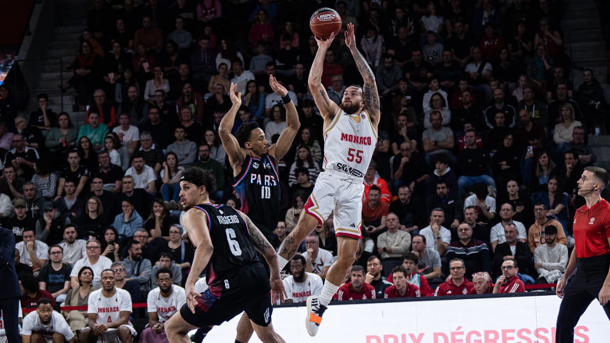 Mike James au tir devant Mehdy Ngouama Mike James au tir devant Mehdy Ngouama