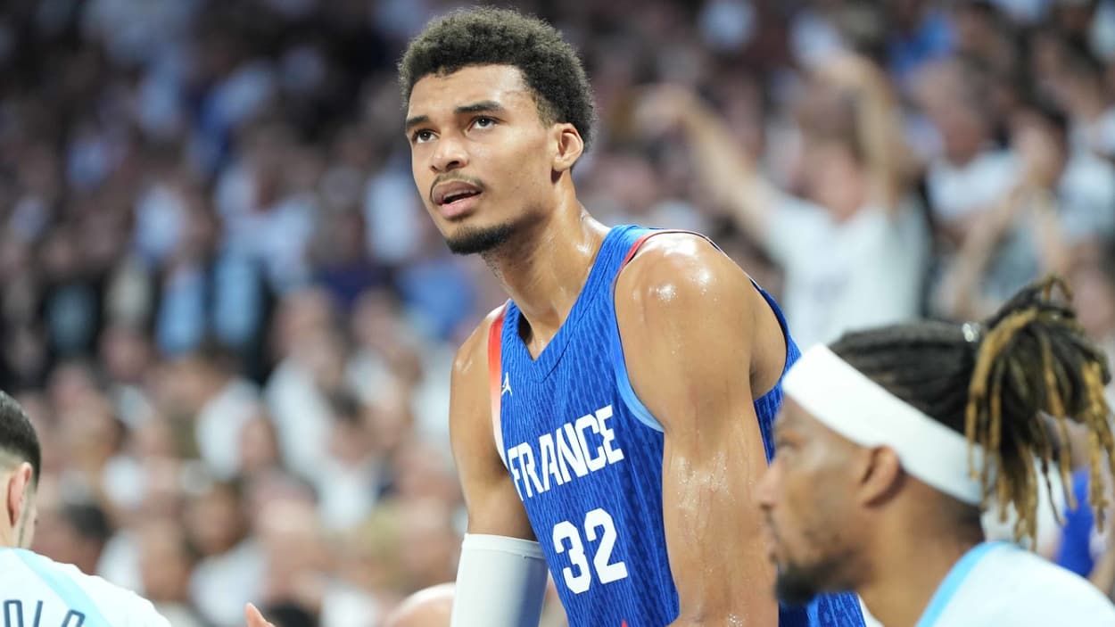 Victor Wembanyama (France) aux côtés d'Andrew Albicy Victor Wembanyama (France) aux côtés d'Andrew Albicy